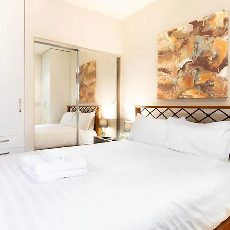 2-Bedroom Apartment On The Prestigious End Of Collins St Melbourne Exterior photo