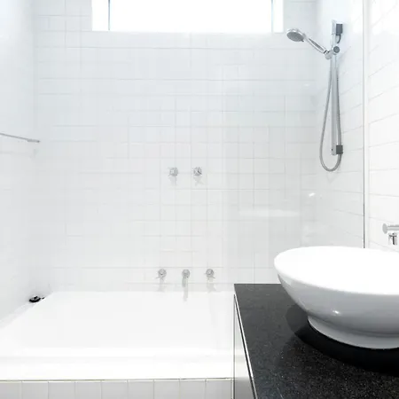 2-Bedroom Apartment On The Prestigious End Of Collins St Melbourne Exterior photo