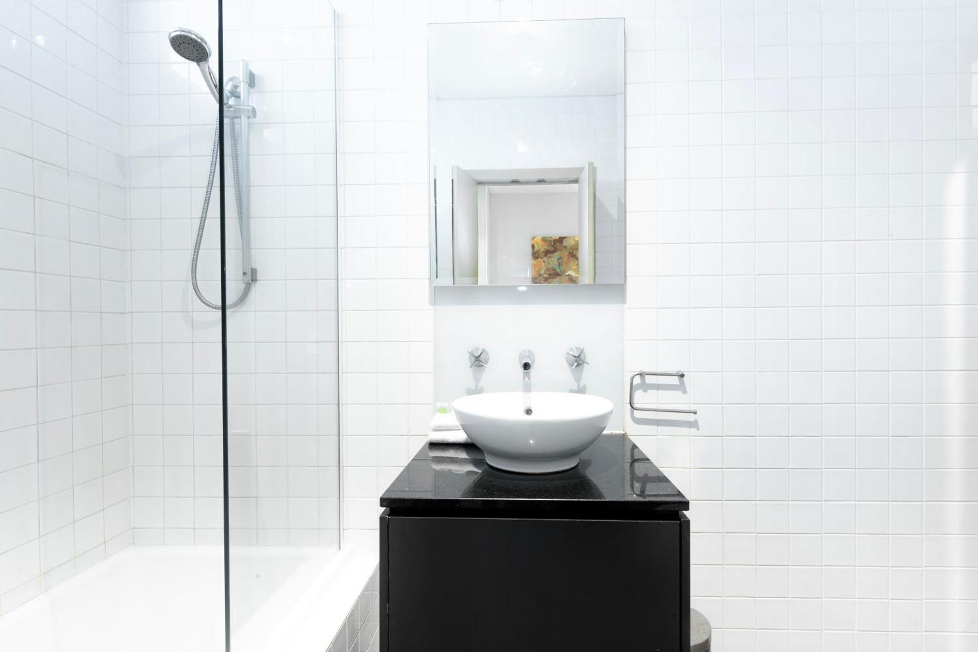 2-bedroom On The Prestigious End Of Collins St * Melbourne