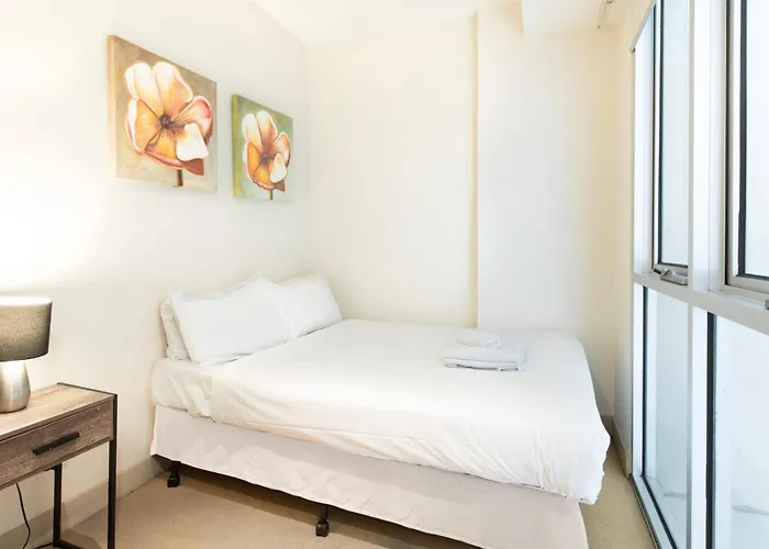 2-Bedroom Apartment On The Prestigious End Of Collins St