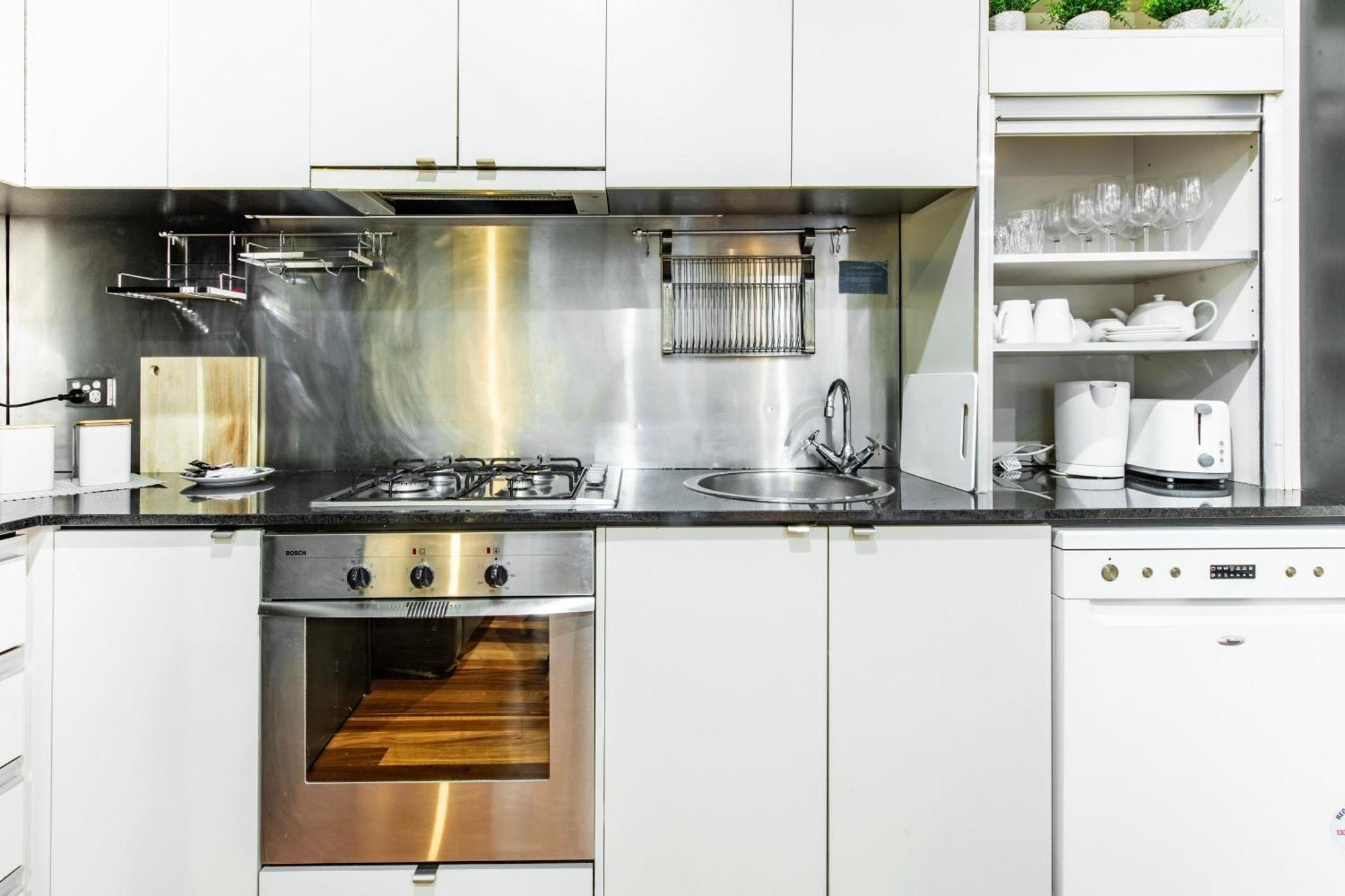 Apartment 2-bedroom On The Prestigious End Of Collins St