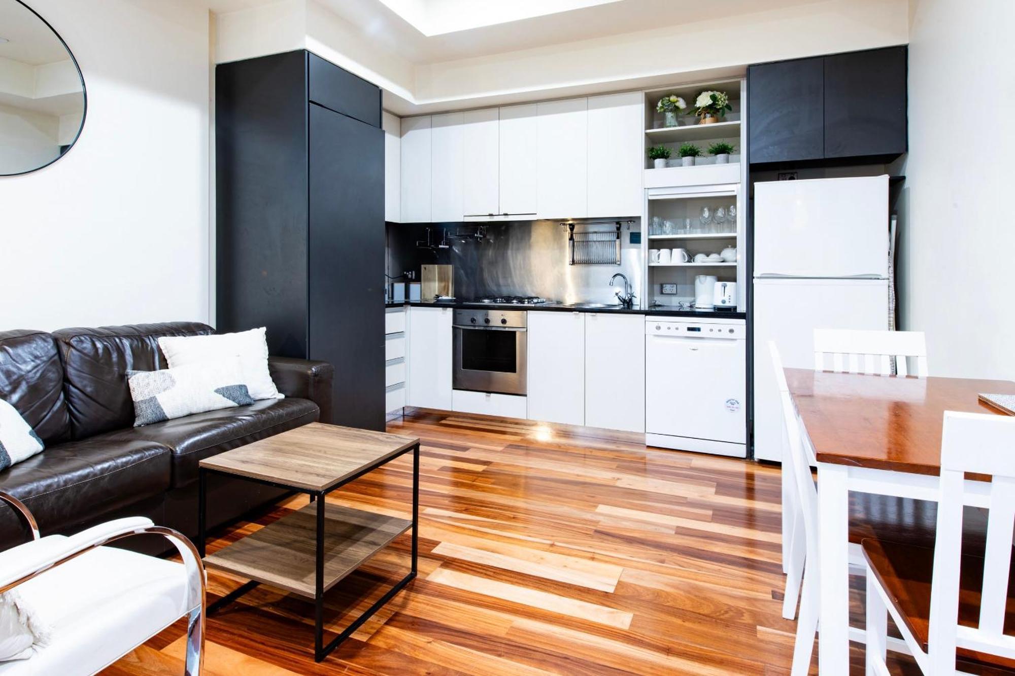2-bedroom On The Prestigious End Of Collins St