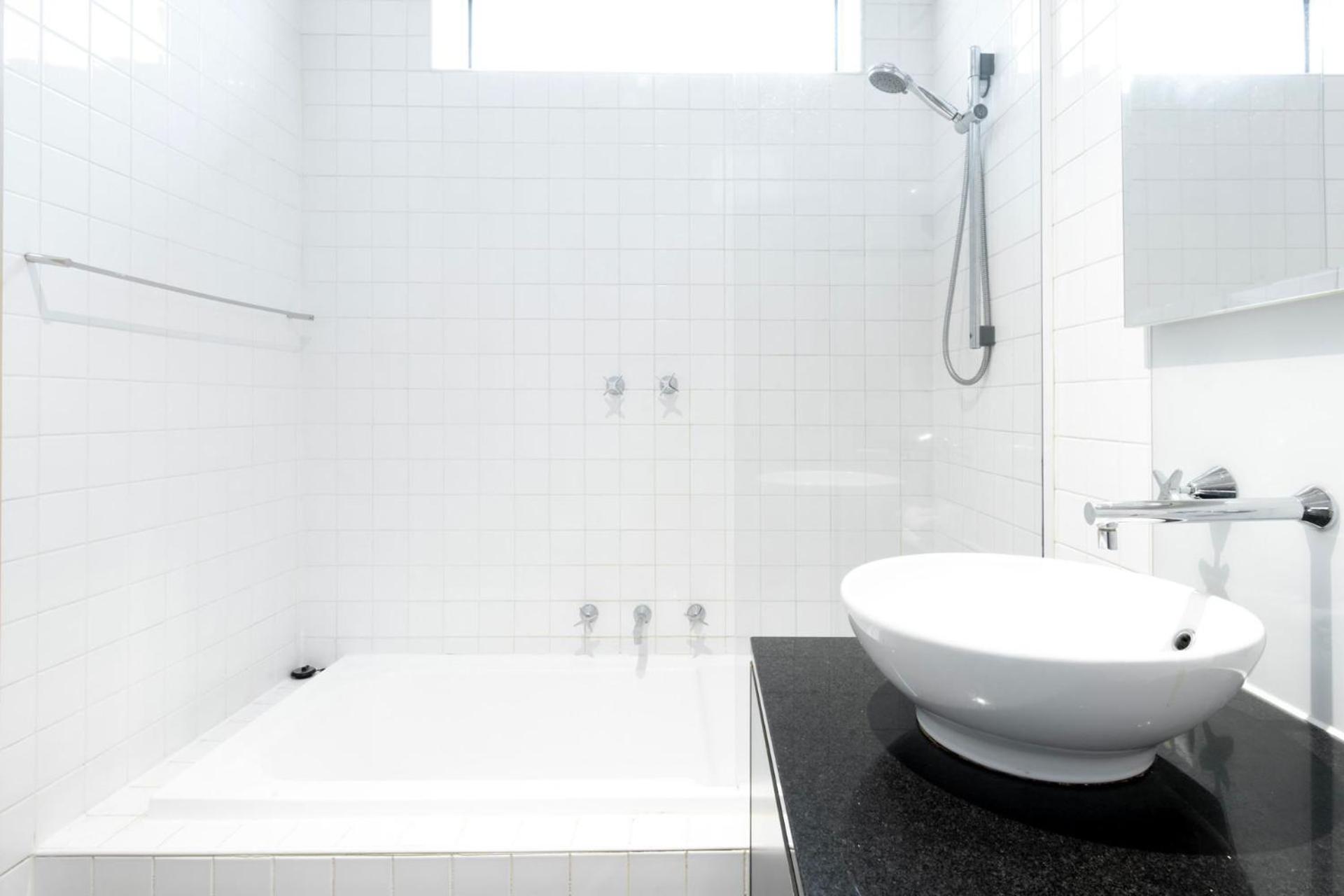2-bedroom On The Prestigious End Of Collins St Melbourne